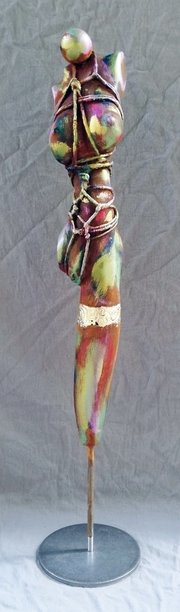 Holz Kunst kaufen – handgemacht – Skulptur "Maja"