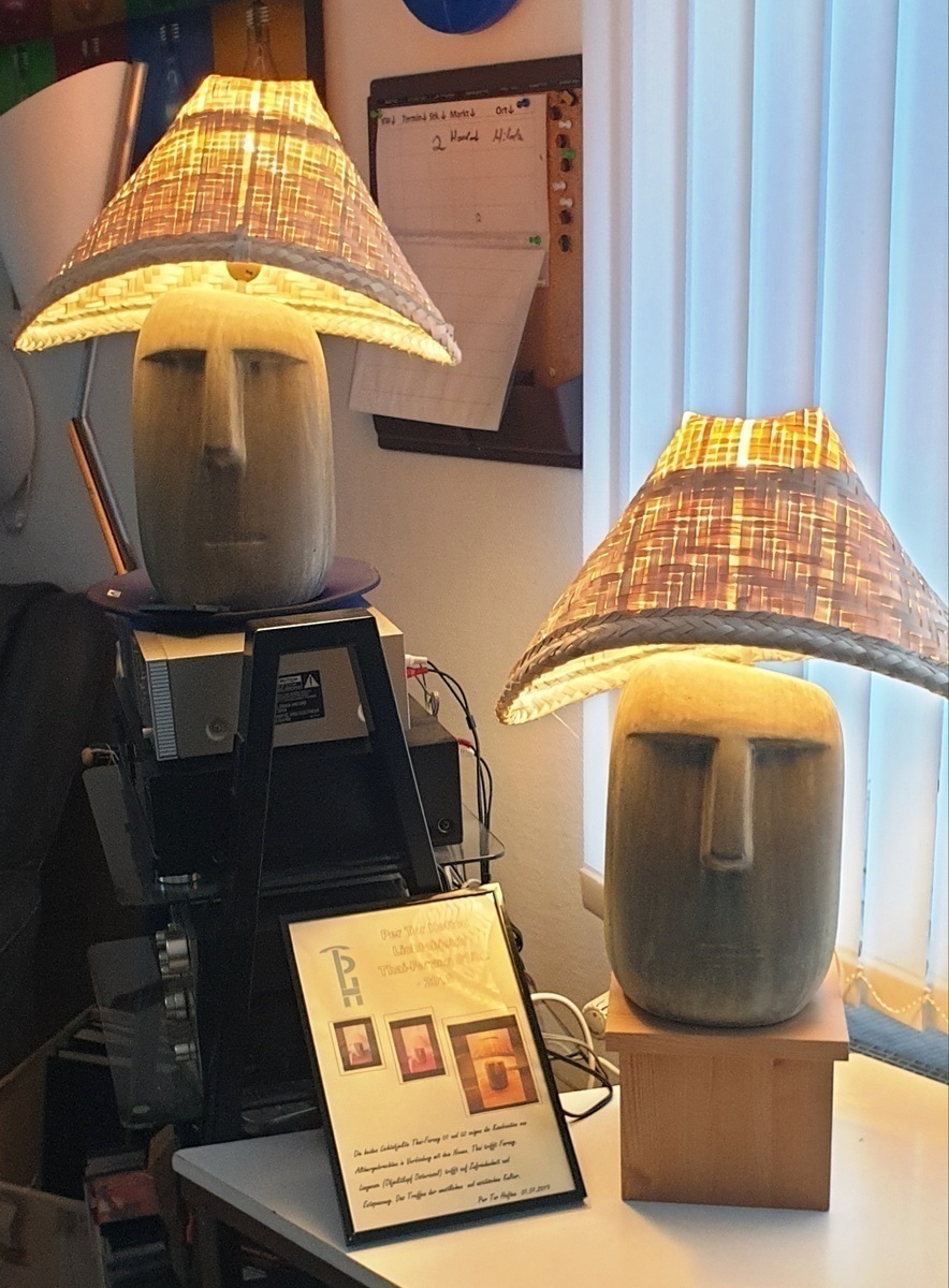 Keramik Kunst kaufen – Kreative Formen – 2 Lampen Leuchten Licht Objekte: Thai /Farang 01LO+02LO