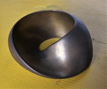 Metall Kunst kaufen – einzigartig – Möbiusband